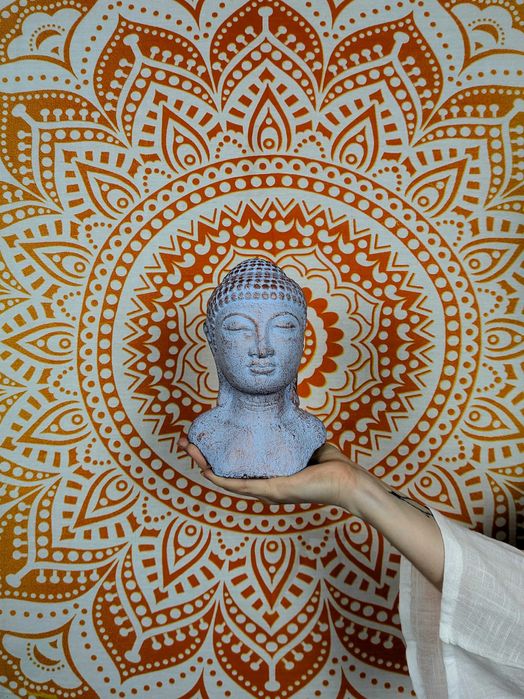 niebieska głowa spokojnego buddy,  dekoracja zen z betonu