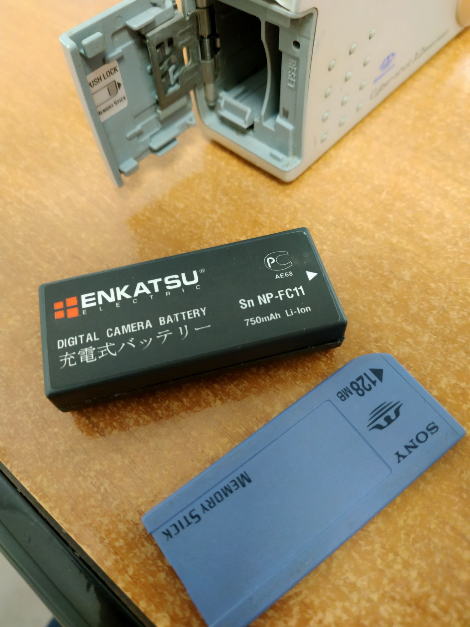фотоаппарат SONY DSC-P5 аккумулятор, карта памяти 128МБ