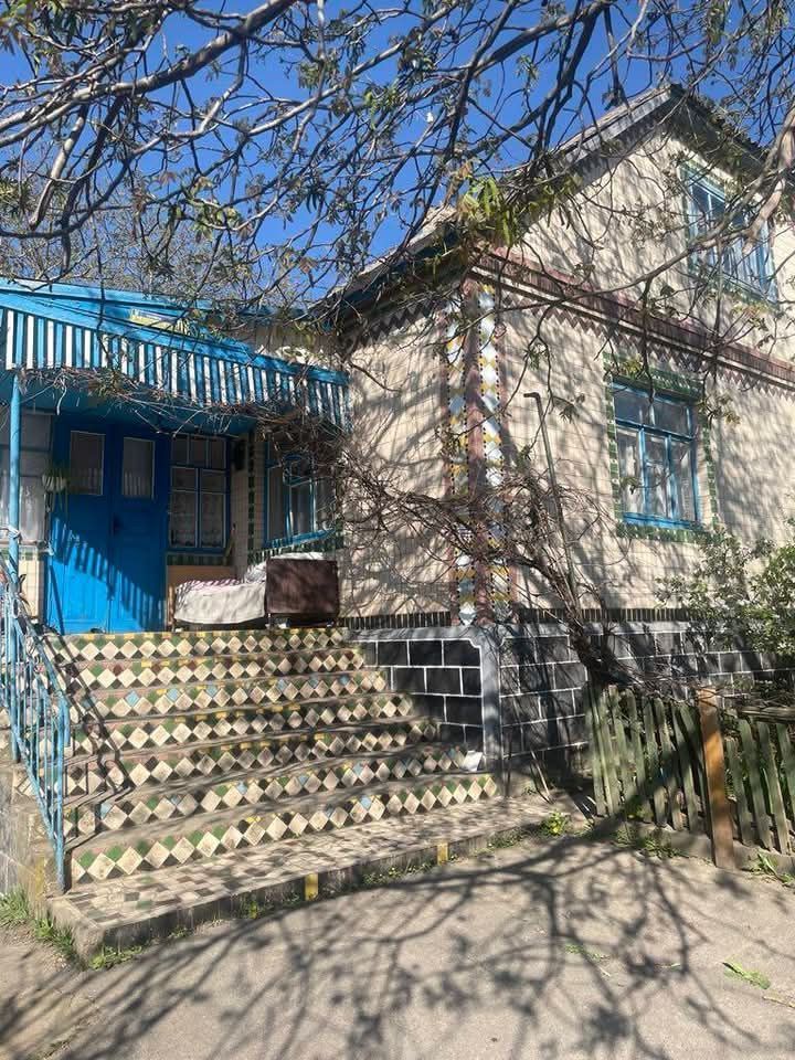 Продам будинок м.Тиврів 90 кв.м.Центр.Житловий стан.Терміново.
