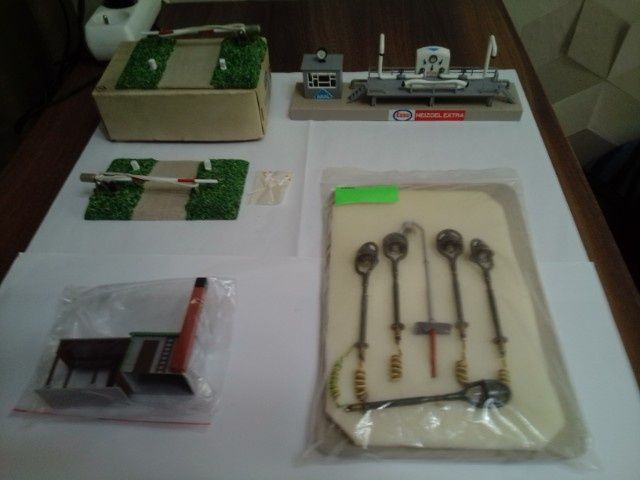 Szlabany przejazd KOLEJOWY STACJA PALIW lampy skala TT