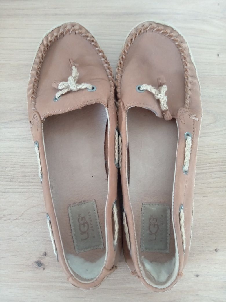 Baleriny UGG Chivon r.38