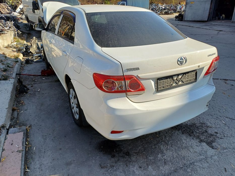 Toyota Corolla 150 крышка багажника фонарь/разорка