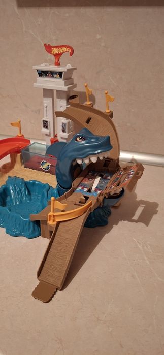 Автотрек Hot Wheels Mattel Полювання на акулу