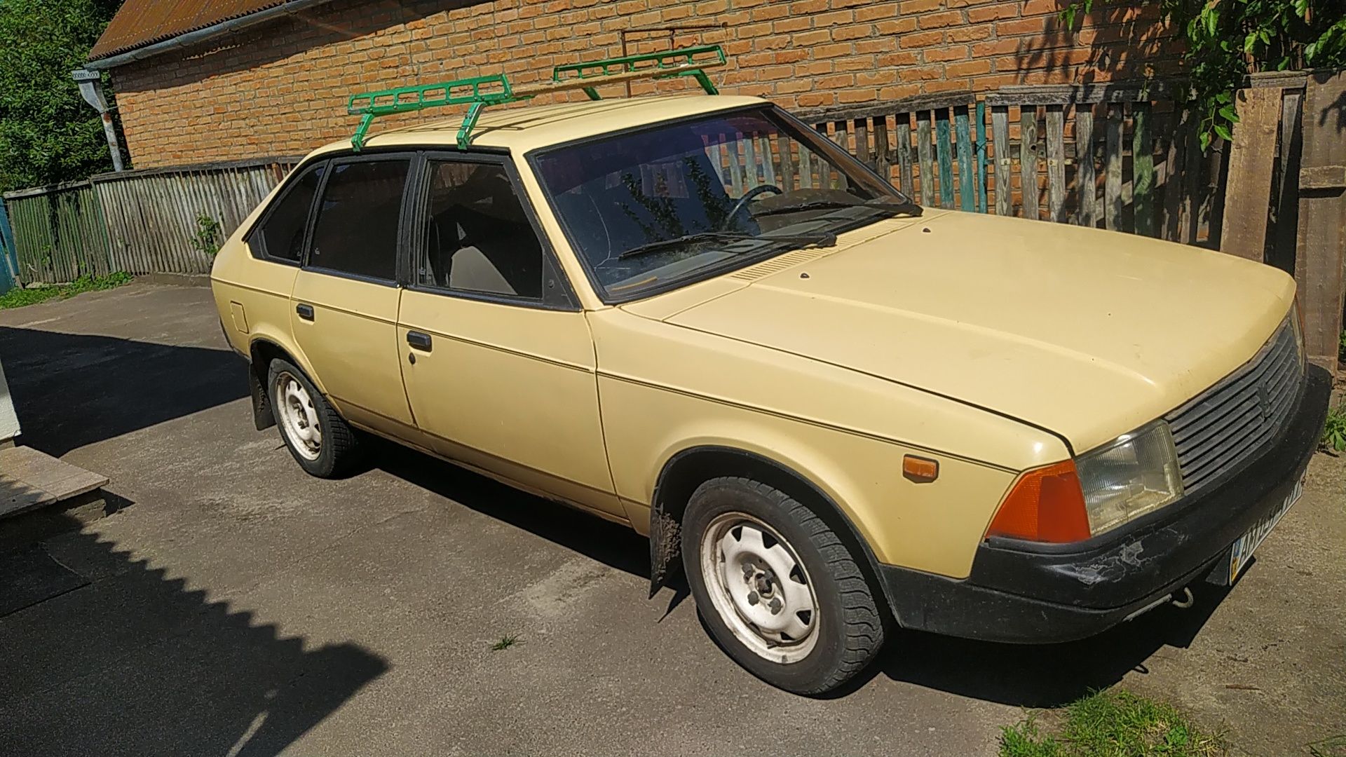 БУ автомобіль АЗЛК 21412