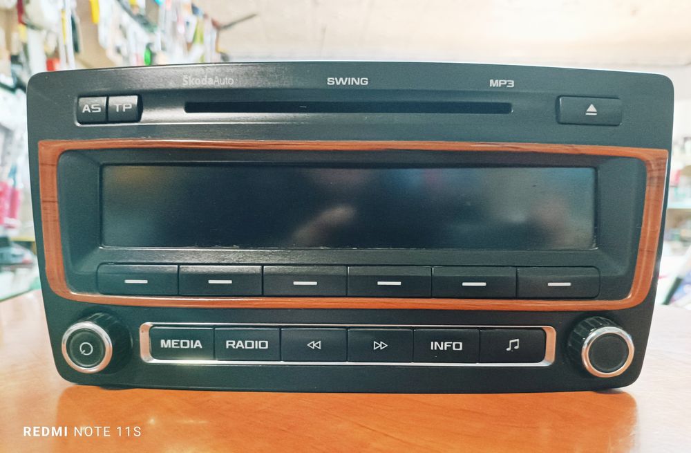 Автомагнитола SWING Skoda Auto знята з автомобіля Skoda Octavia 5
