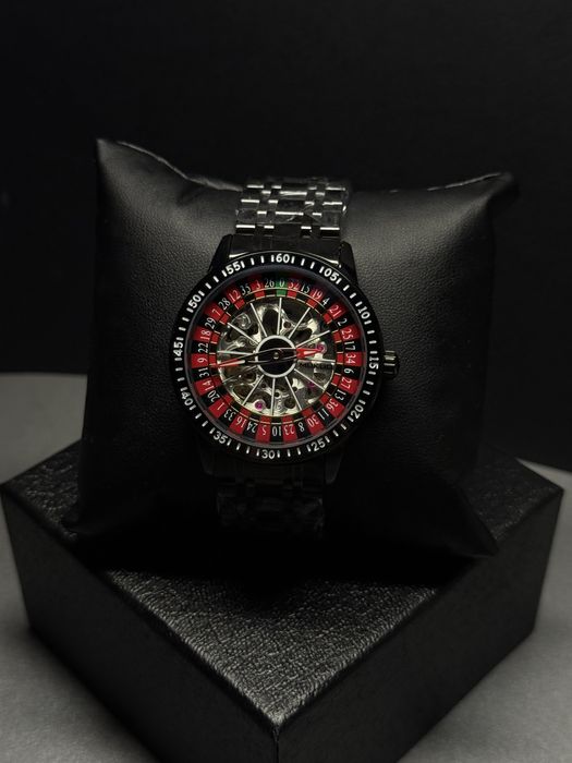 Чоловічий годинник в стилі казино (рулетка) / новий