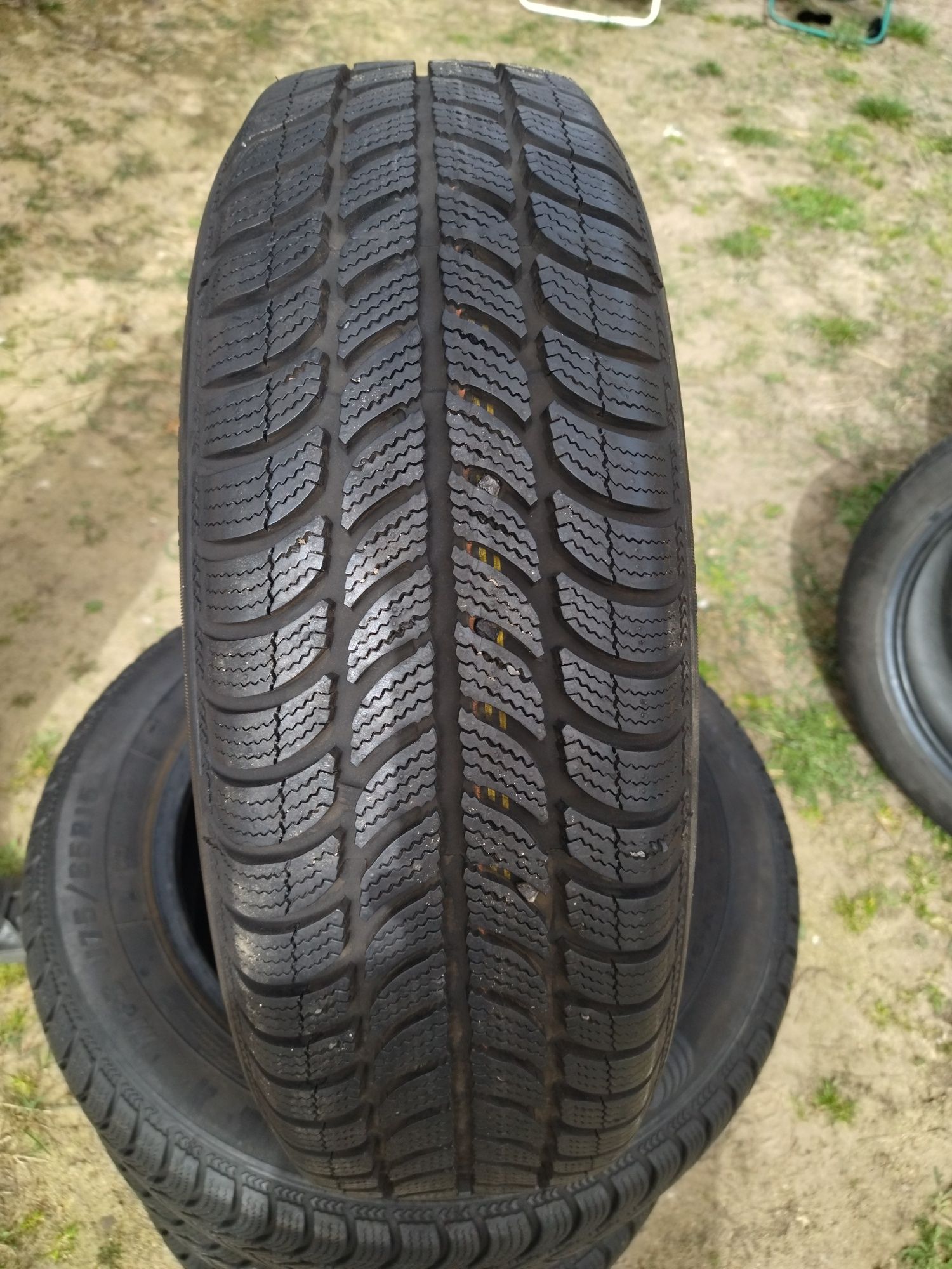 Opony zimowe 175/65R15 Sava