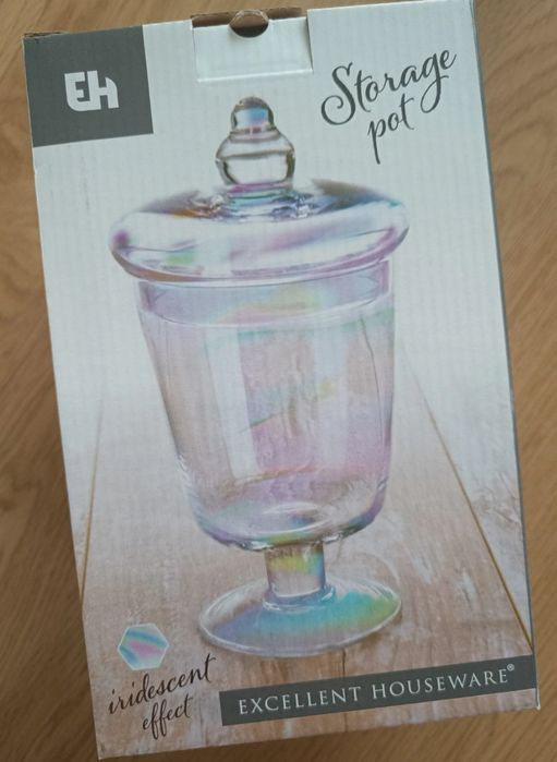 Szklana bombonierka z opalizującego szkla