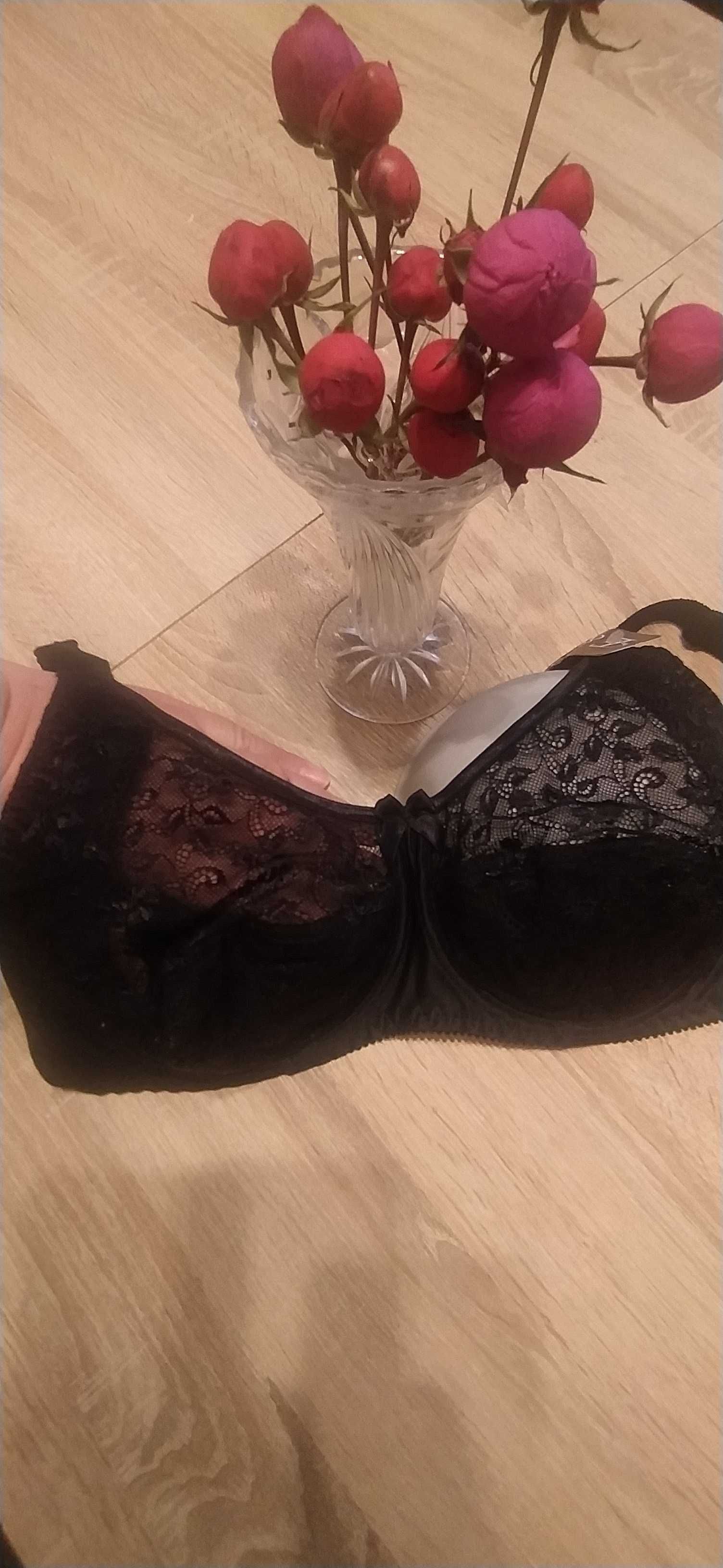 Stanik na 75F Model z  fiszbinami