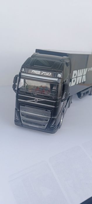 Camião Volvo FH16 escala 1/43