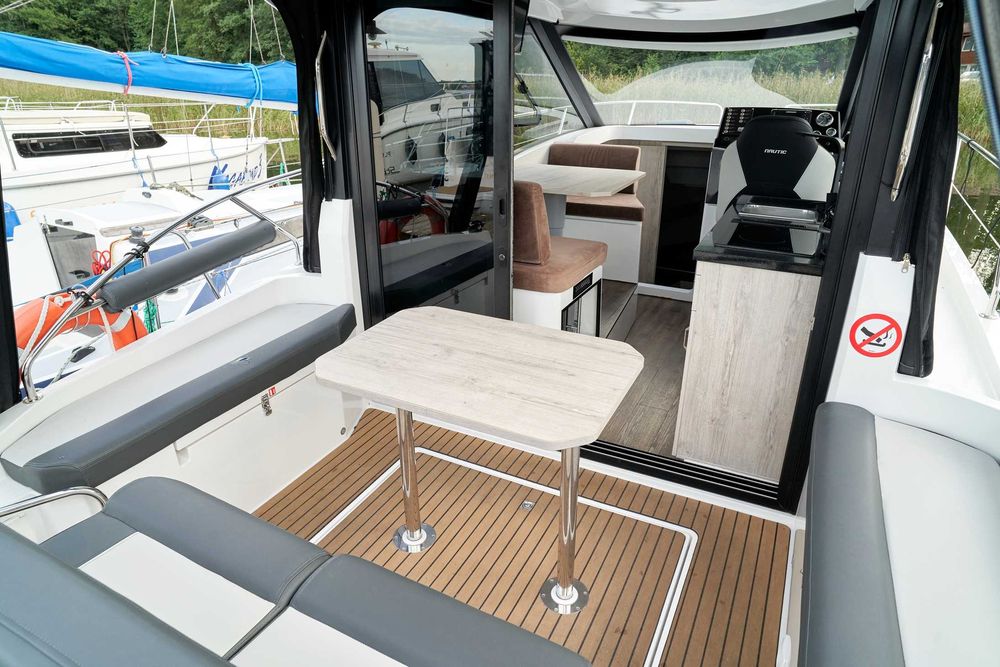 Czarter jacht motorowy Nautic 880 Mazury bez patentu HouseBoat