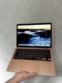 Macbook M1 8/256