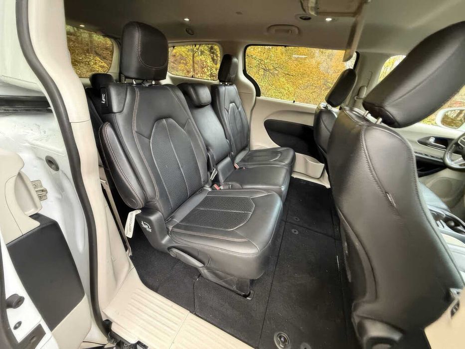 Chrysler Pacifica Touring L      2020