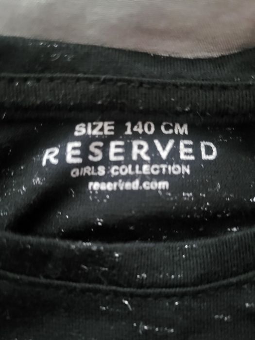 Bluzka z wycięciem na ramionach r. 140