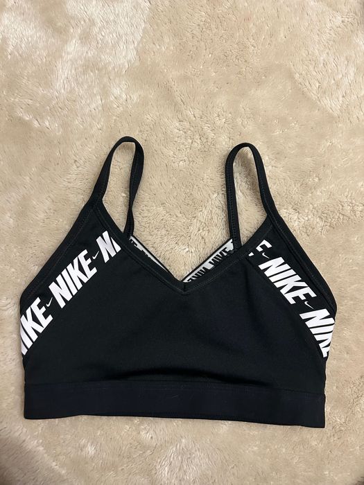 Чорний спортивний топ