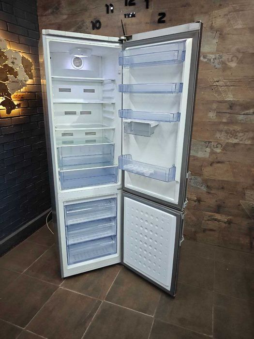 Продам б/у двокамерний холодильник  Beko RCSA366K30XB NoFrost б/в