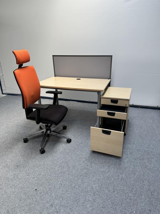 Професійні комп'ютерні столи Kinnarps (Швеція)