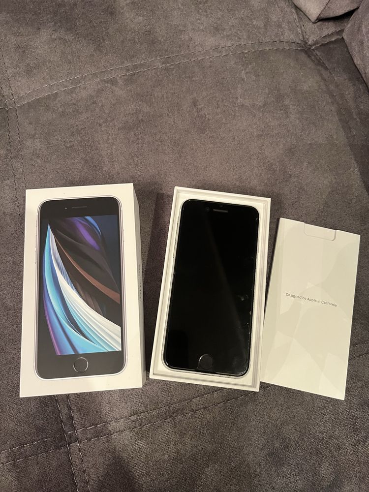 iphon se 2020 у гарному стані.