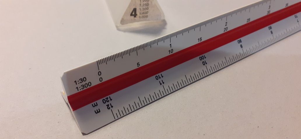 Régua  triangular da escala da redução de rotring,