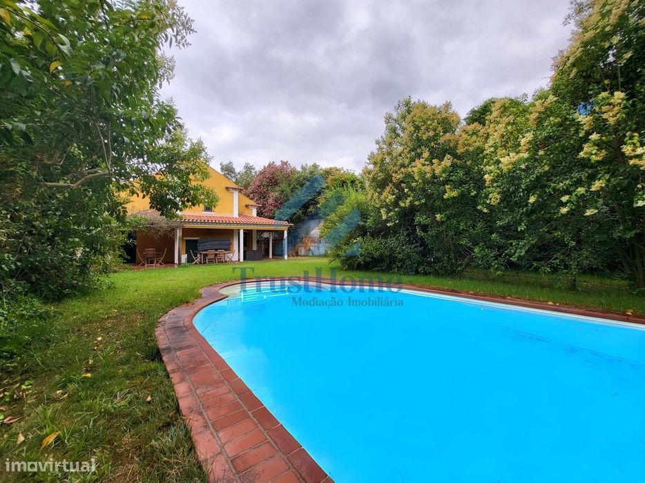 MoradiaV5 com jardim, piscina e ginásio no centro de Coruche