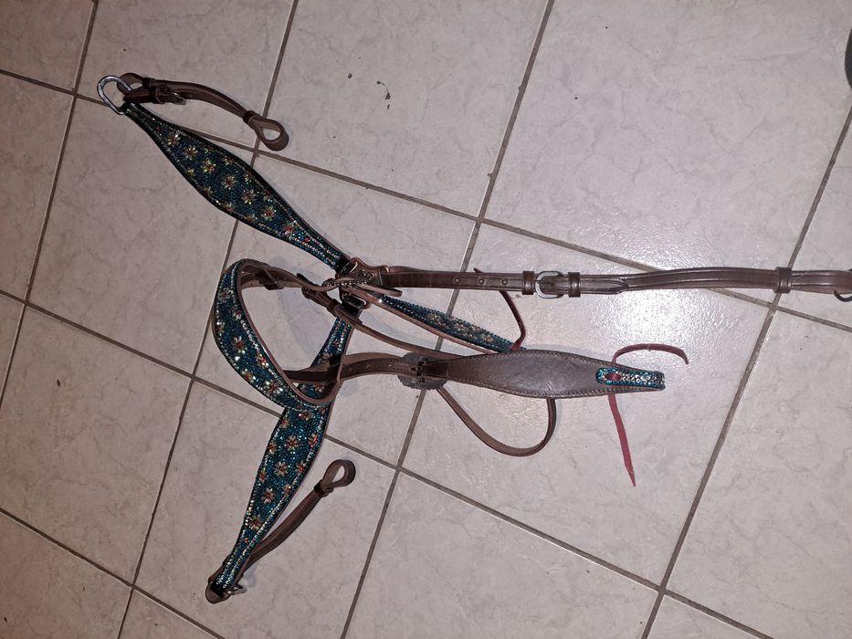 Komplet ogłowie westernowe i napierśnik