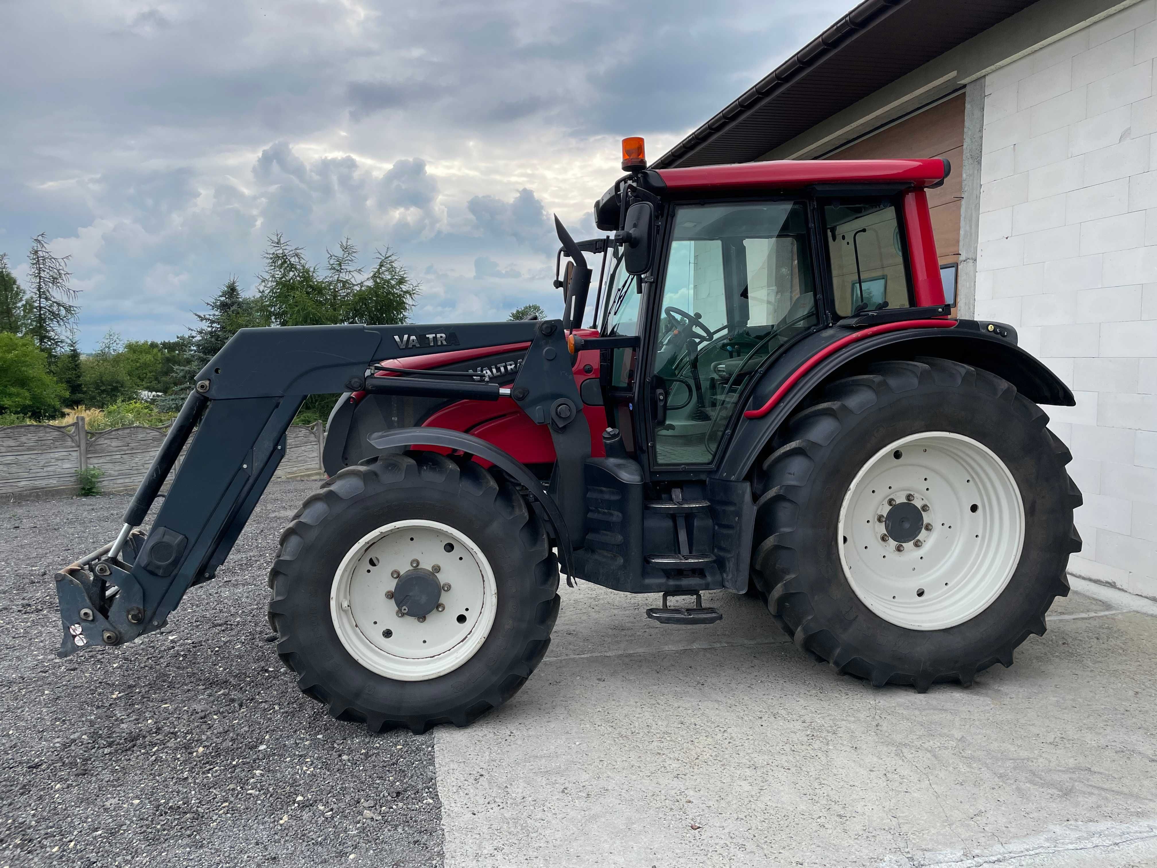 Valtra N101 z Niemiec pneumatyka Ładowacz Quick Klima