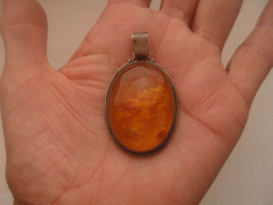 Fischland - stary srebrny wisior z bursztynem - cena ost