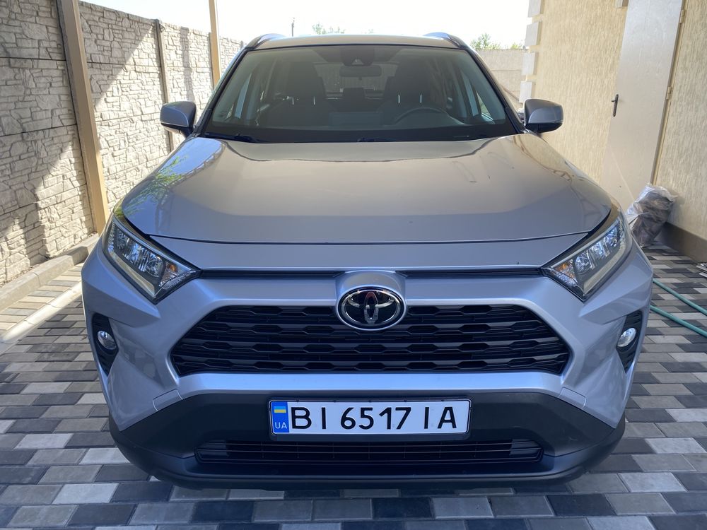 Toyota Rav 4  XLE - 2021 года