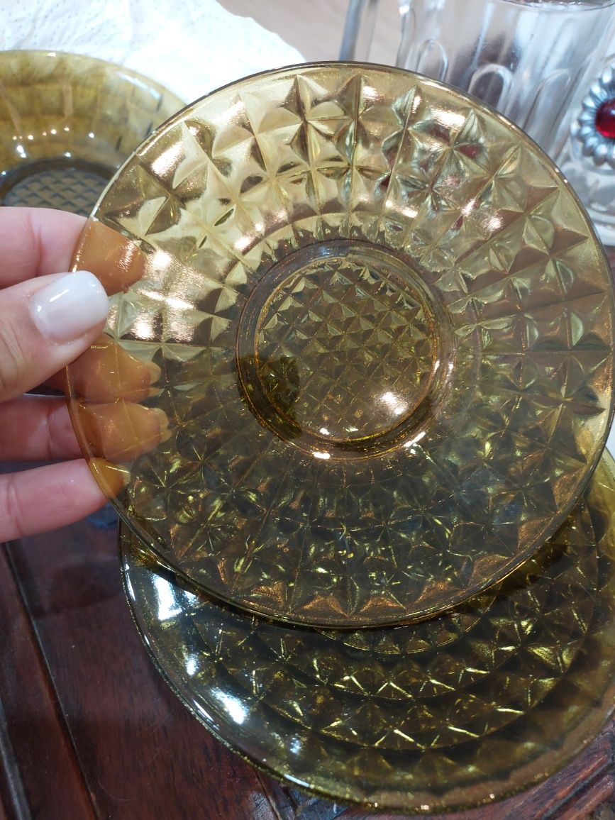 Taças e pratos de sobremesa