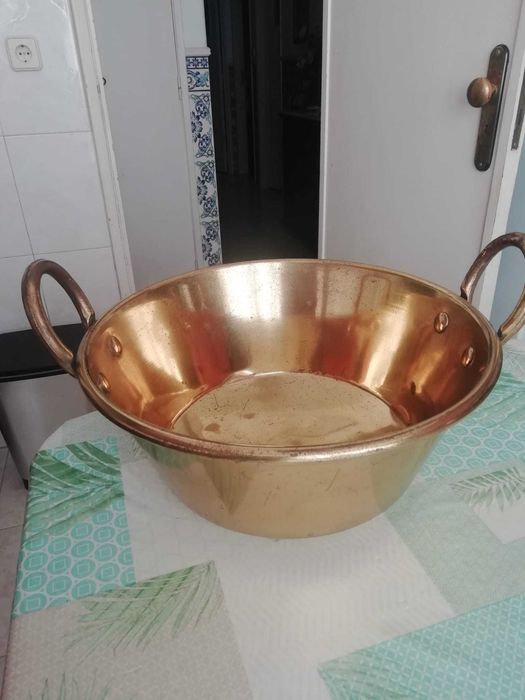 Três peças em latão