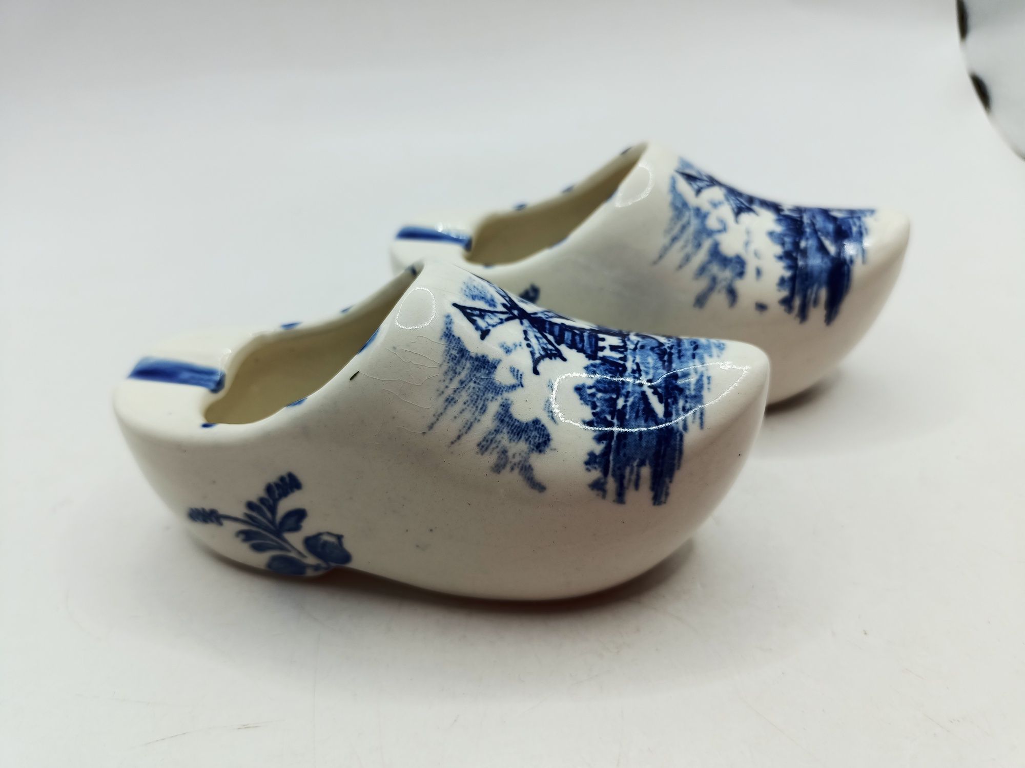 Bibelot drobiazg porcelanowy but chodak holenderskie wiatraki