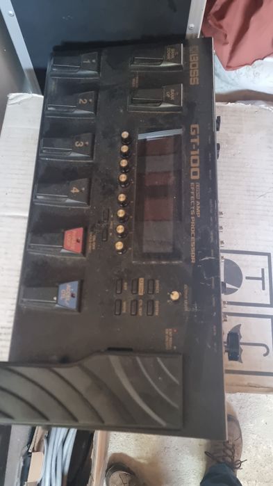 Pedaleira boss gt100