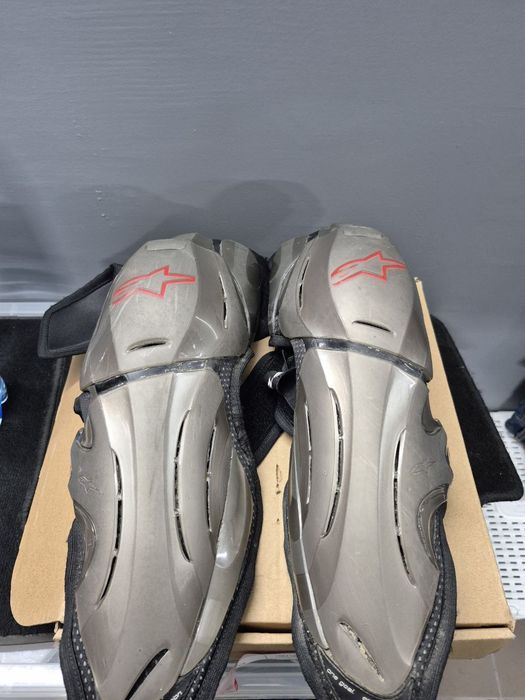 Наколенники мото Alpinestars