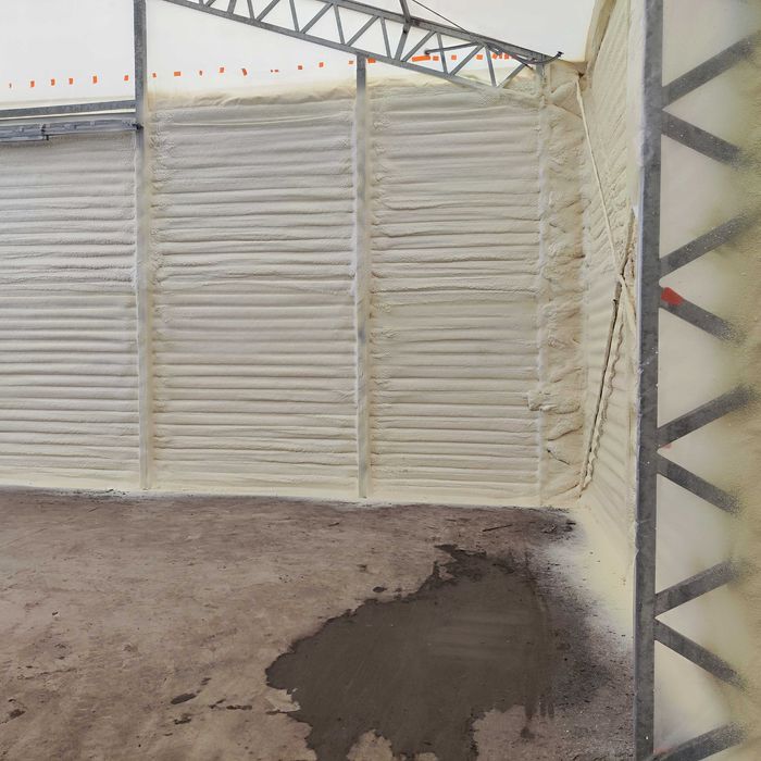 Izolowanie hal budynków gospodarczych Pianę PUR twardą