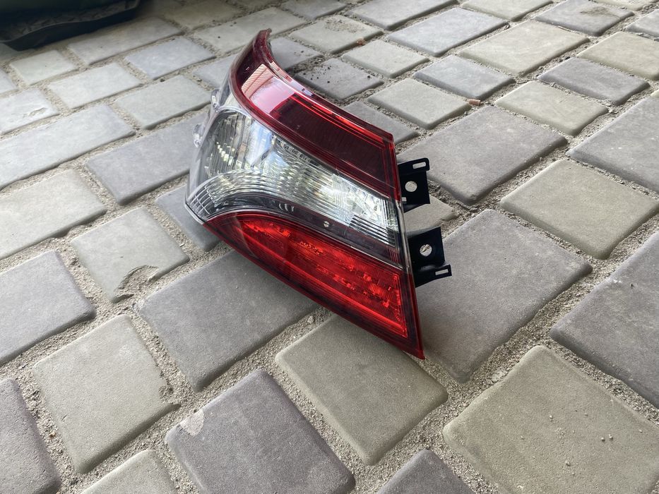 Задний левый фонарь toyota camry 2023года рестайлинг