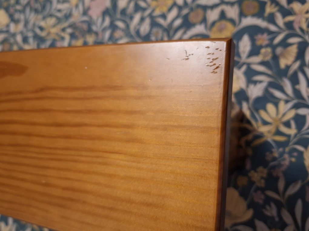 Mesa de cabeceira em pinho mel