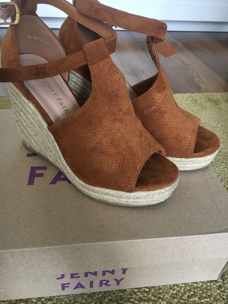 Buty na koturnie 36