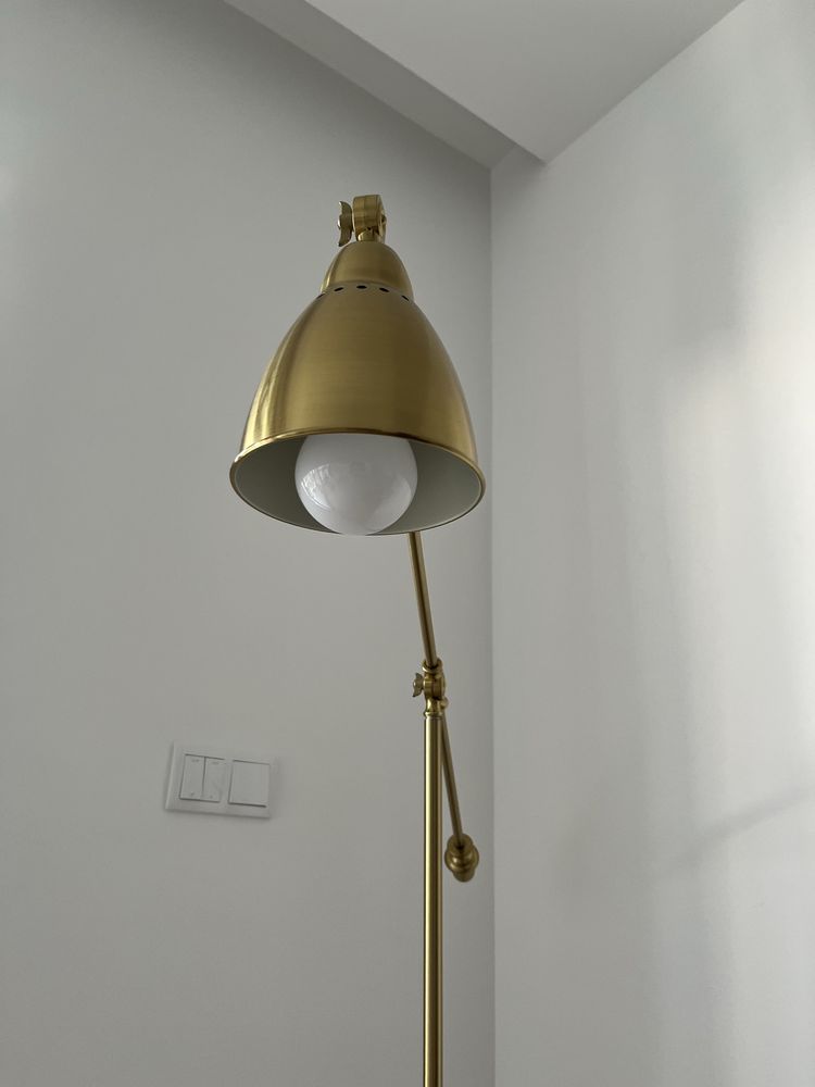 Cadeeiro de pé dourado
