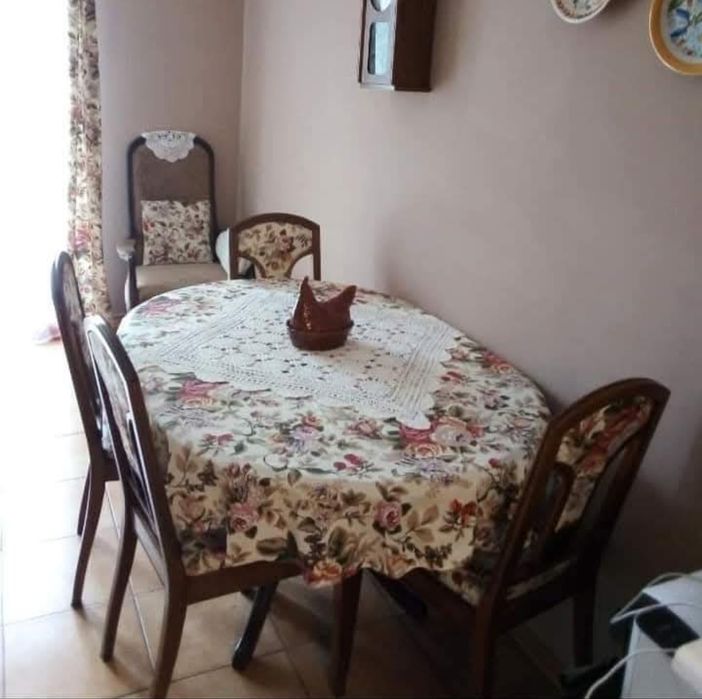 Odnowione krzesła na sprężynach  .Antyk