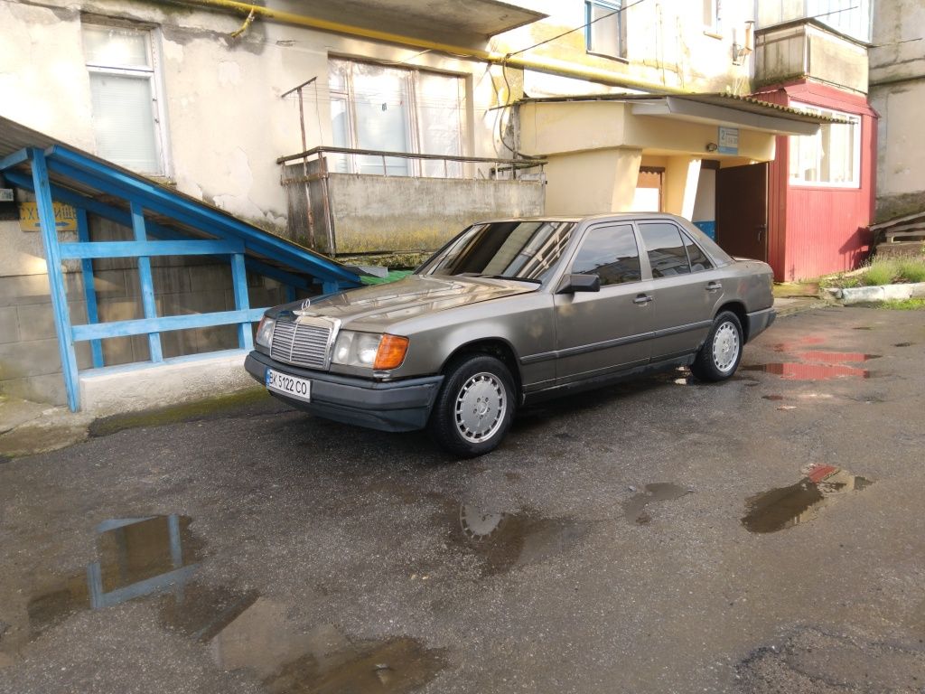 Мерседес 124 , 2,5    дизель гарний настрій