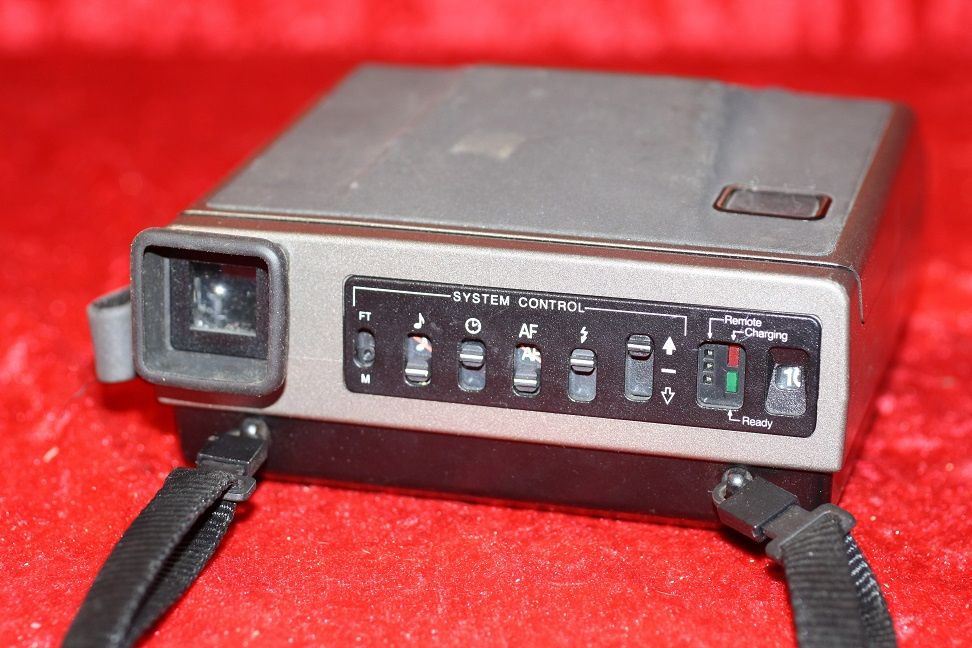 Máquina fotográfica Polaroid image systeam, a funcionar em pleno