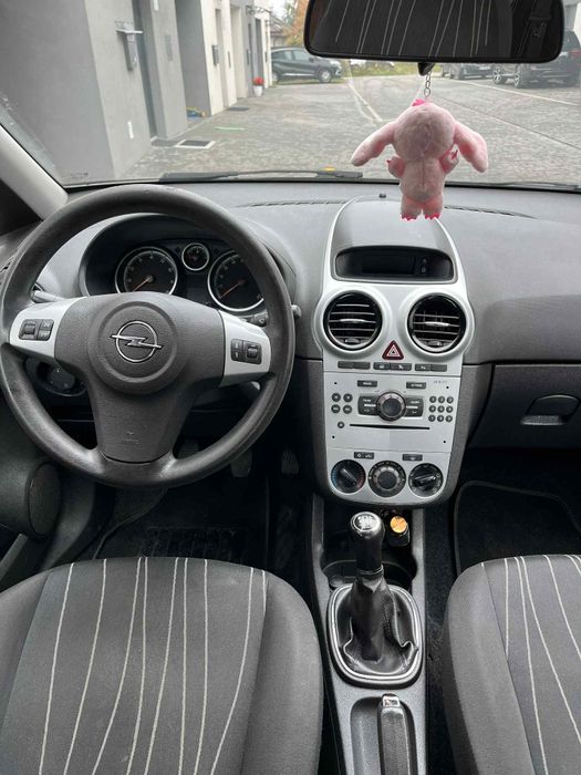 Opel Corsa D niski przebieg  2 komplety kół bezwypadkowa 2 włascicel