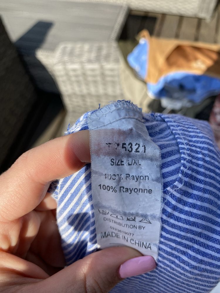 Niebieska sukienka w paski z czesnymi wstawkami M/L