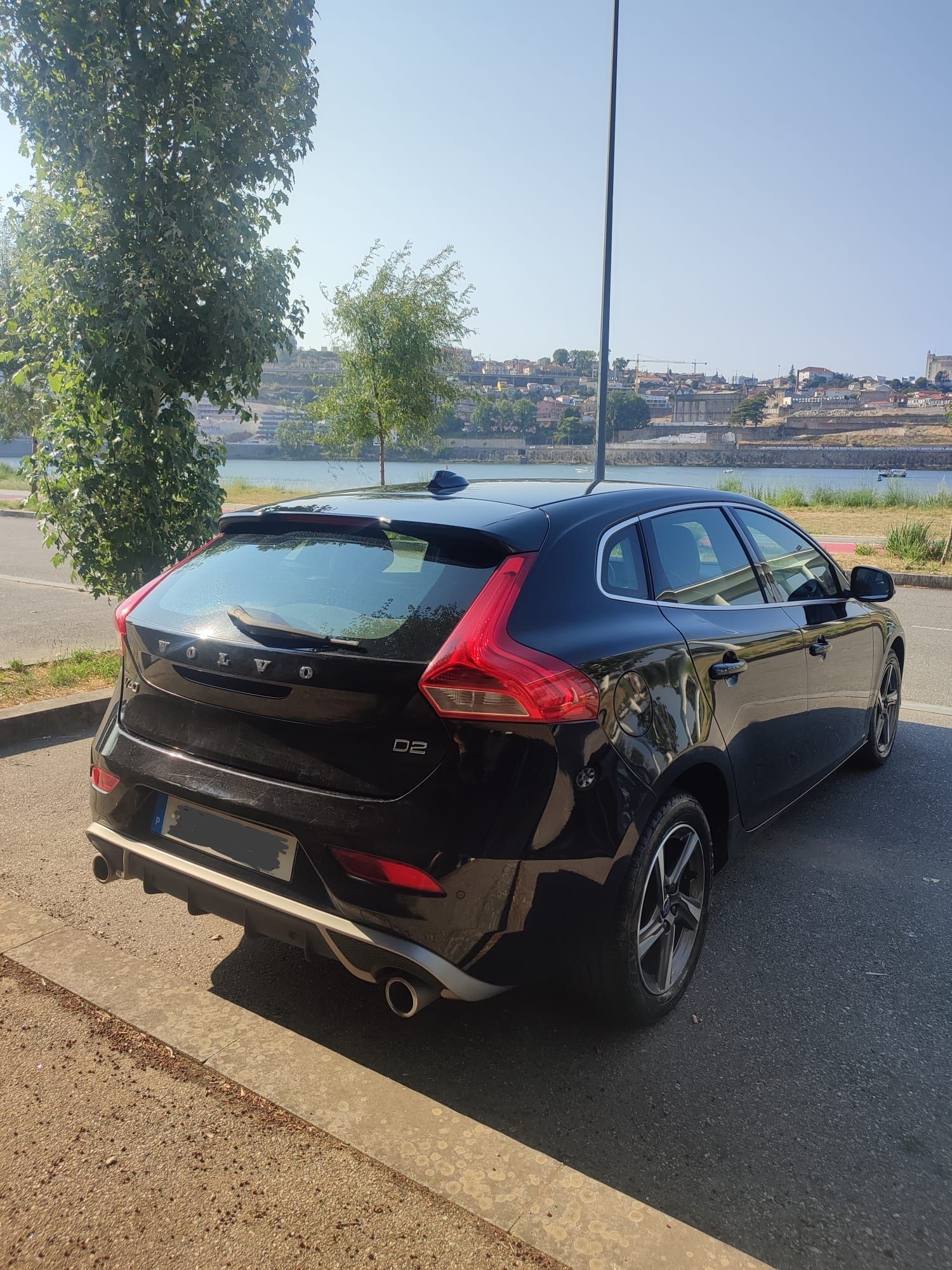 Volvo V40 D2 R Design 2.0 120cv (222000km)