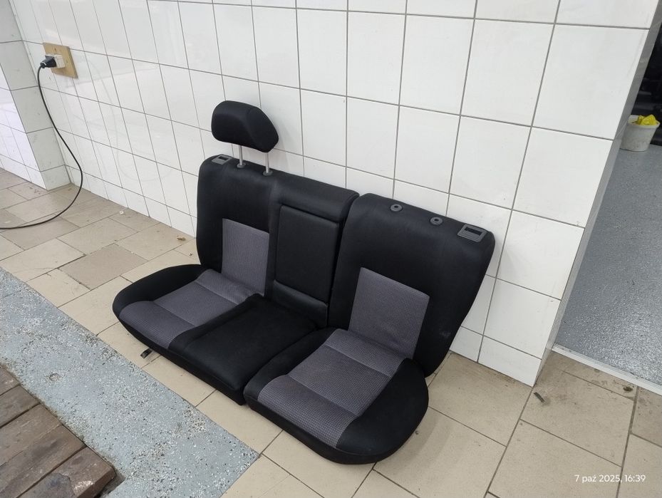 Sprzedam tylną kanapę VW Golf 4 w bardzo dobrym stanie