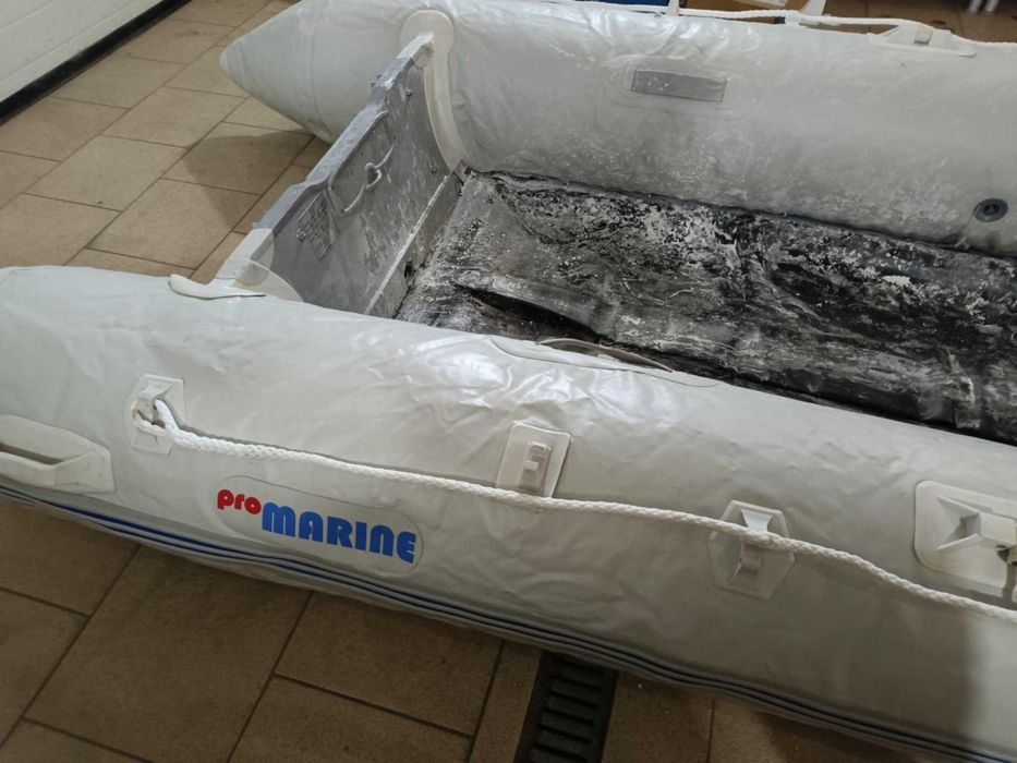 Sprzedam Ponton 7 os. PRO MARINE  - USZKODZONY