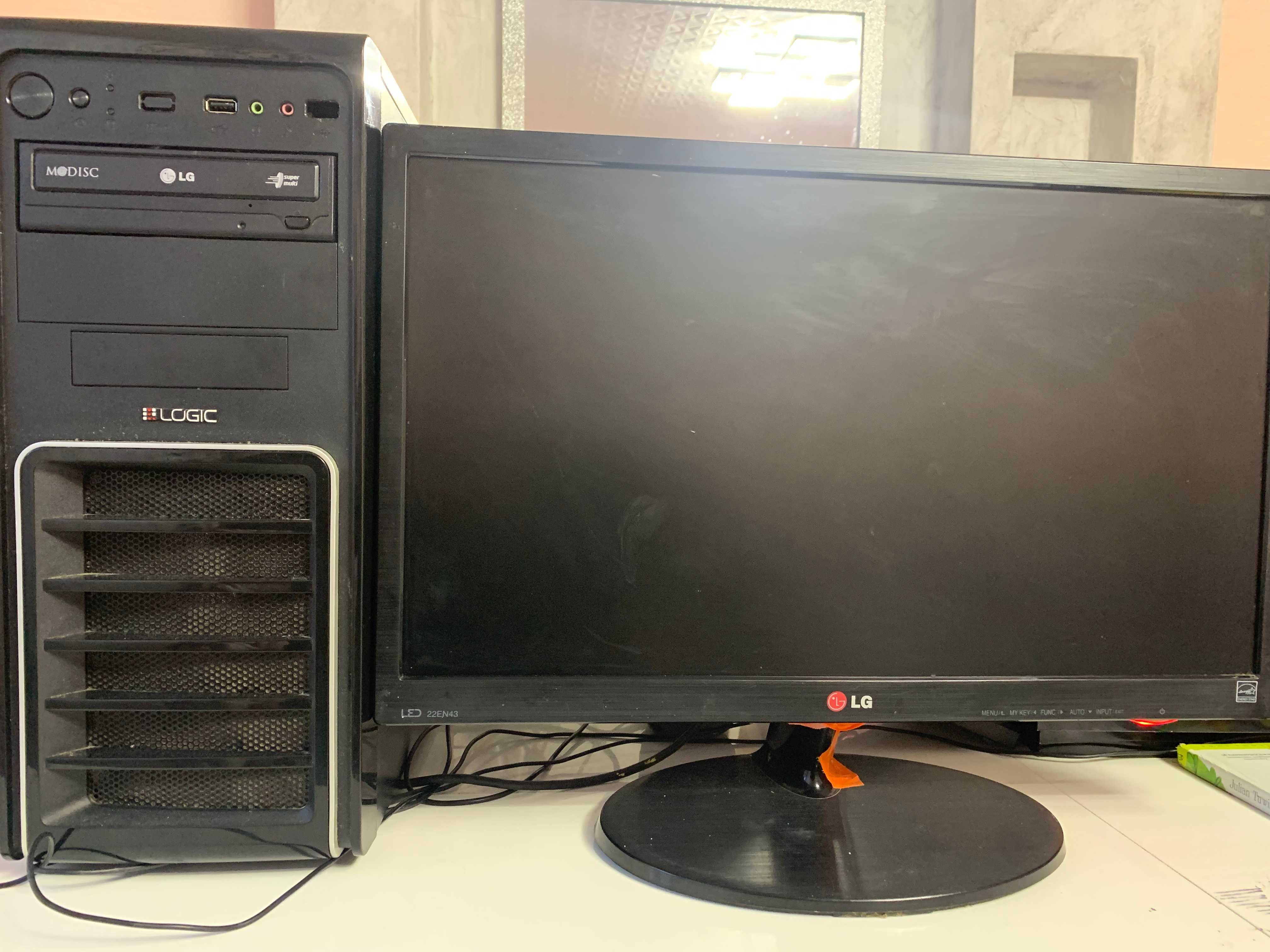 komputer PC + monitor