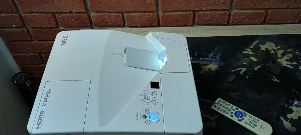 Projektor NEC UM351W