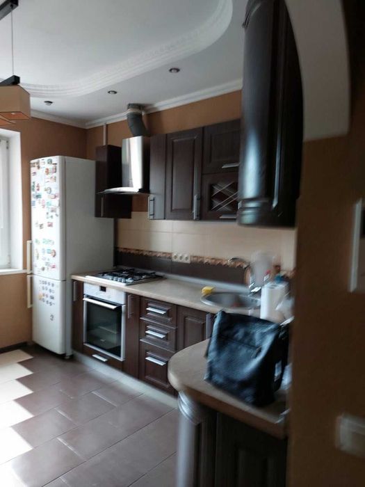 Продаж 3к квартири 70.4 кв. м на вул. Тростянецька 8Б