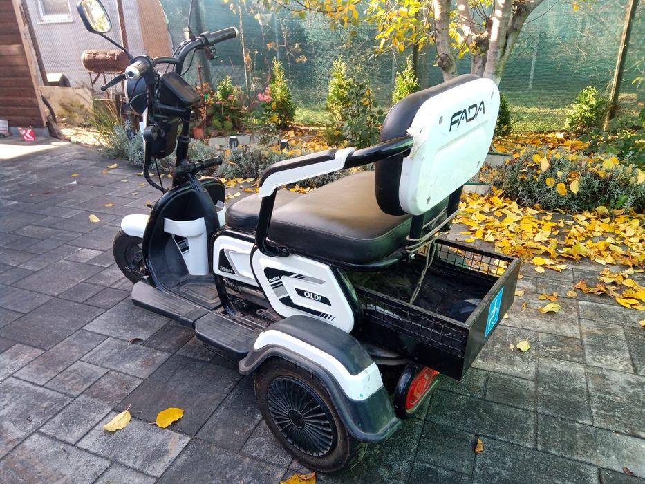 Трицикл електричний,електроскутер